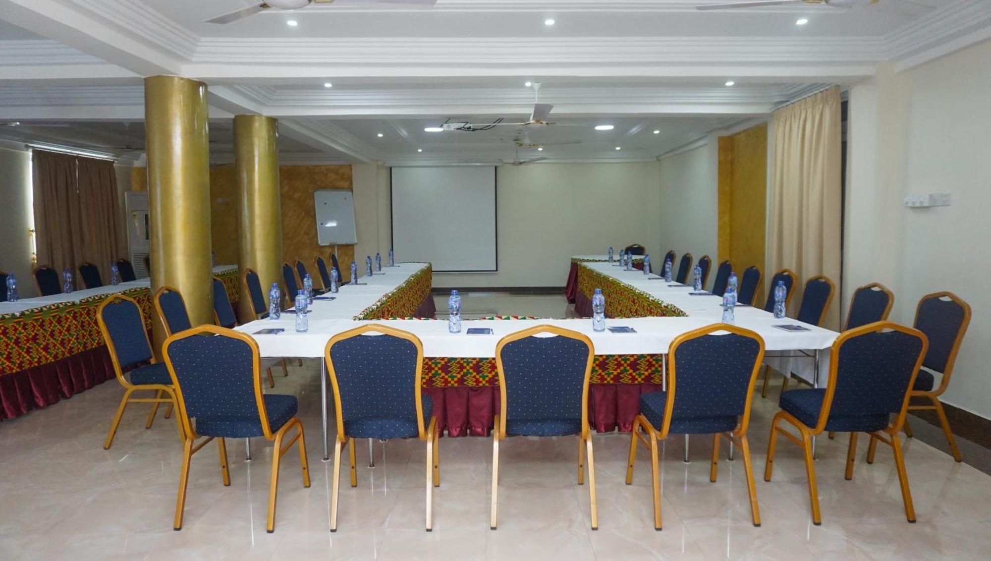 RHOGEM Hotel Sekondi-Takoradi Buitenkant foto