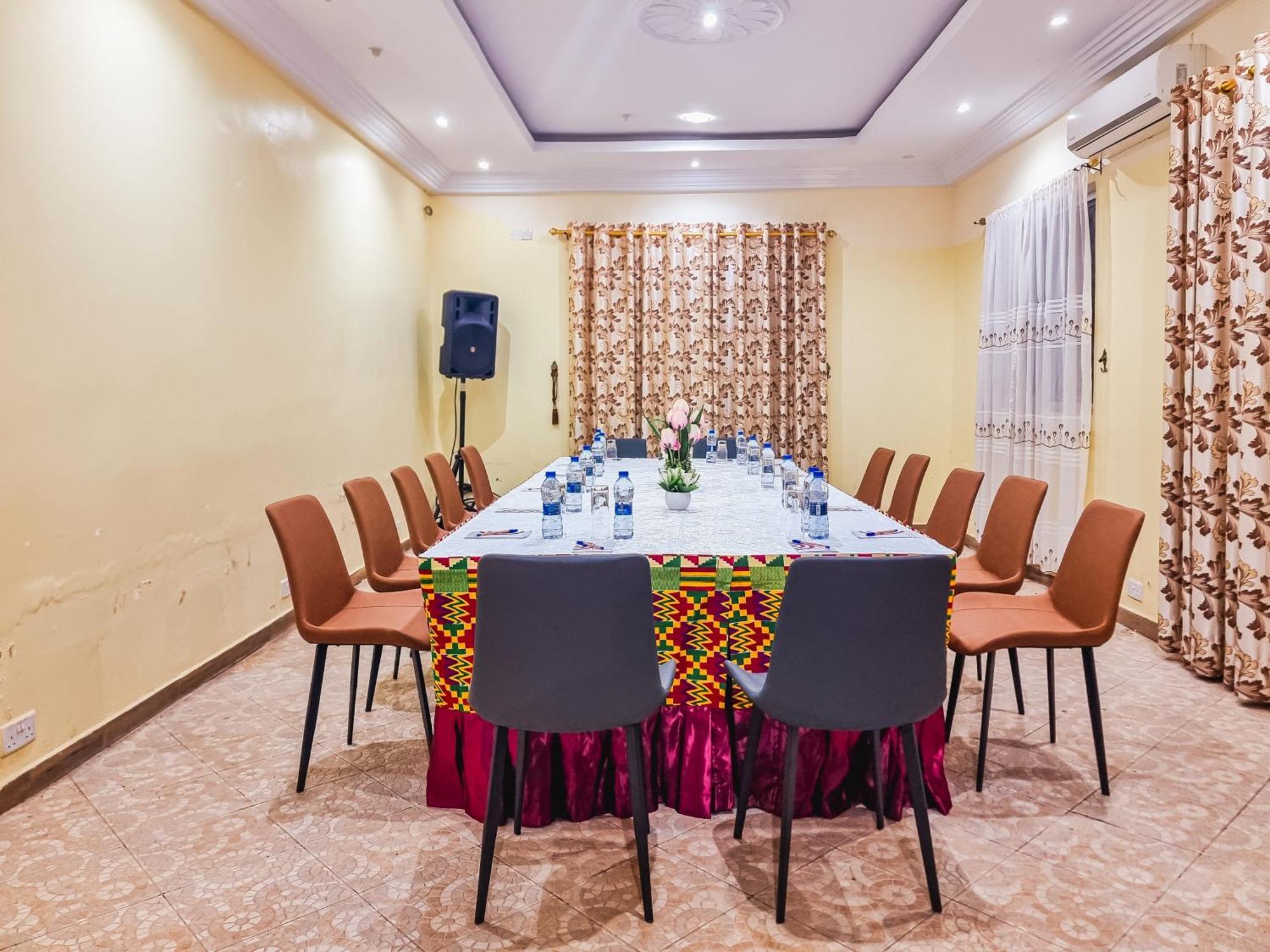 RHOGEM Hotel Sekondi-Takoradi Buitenkant foto