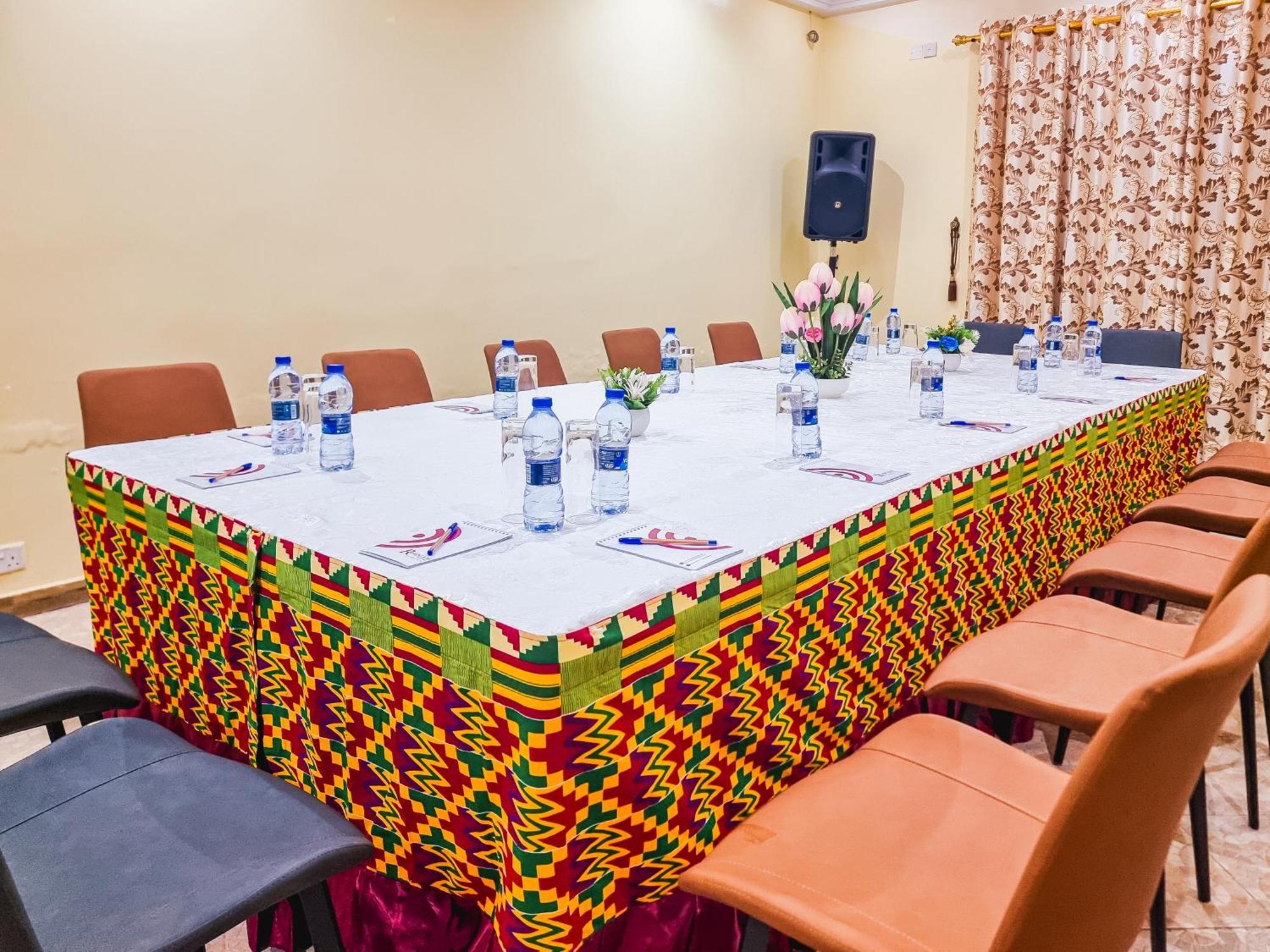 RHOGEM Hotel Sekondi-Takoradi Buitenkant foto