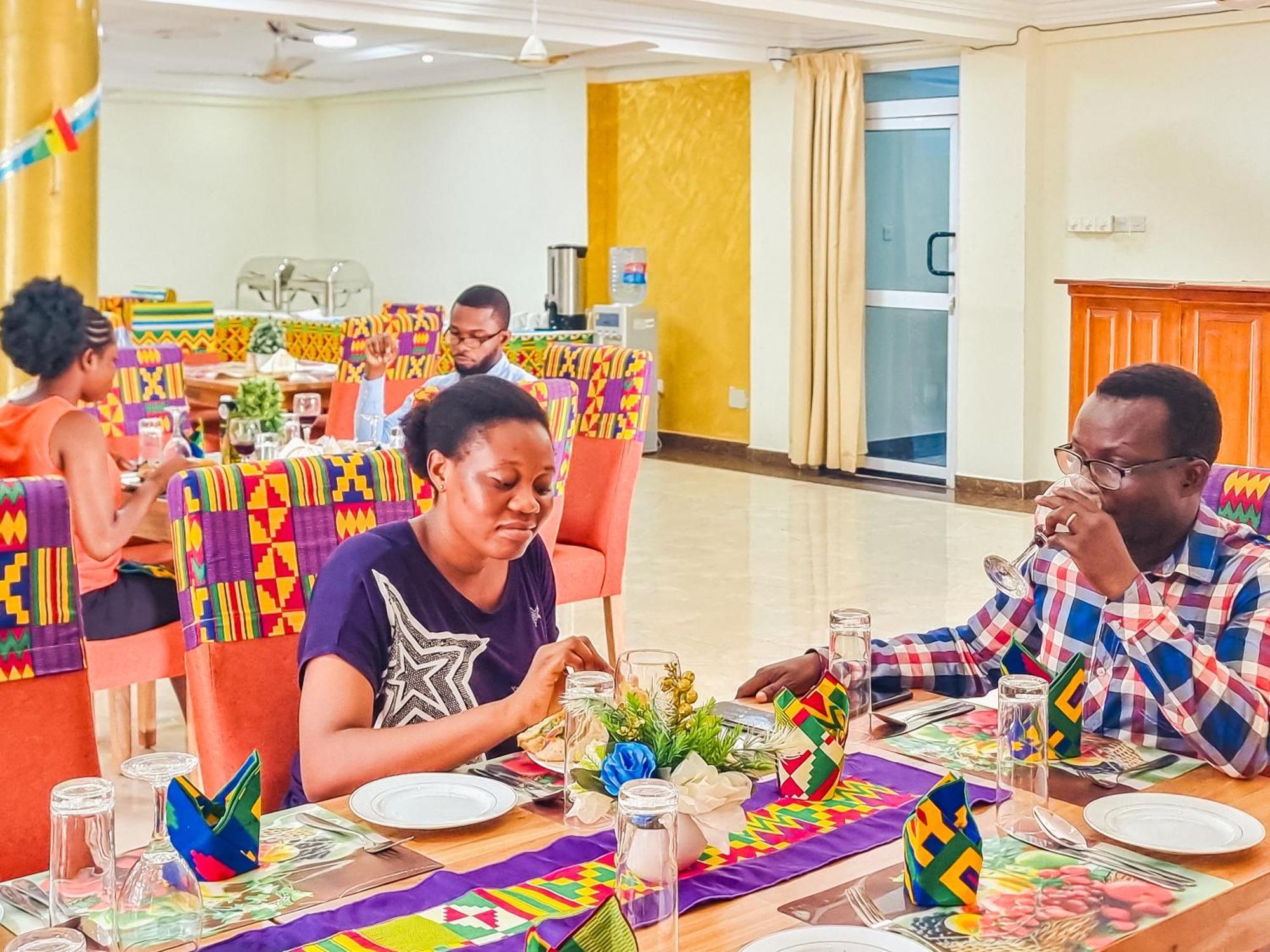 RHOGEM Hotel Sekondi-Takoradi Buitenkant foto