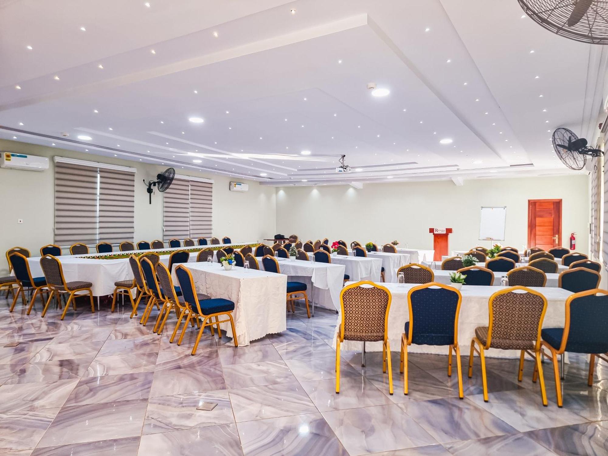 RHOGEM Hotel Sekondi-Takoradi Buitenkant foto