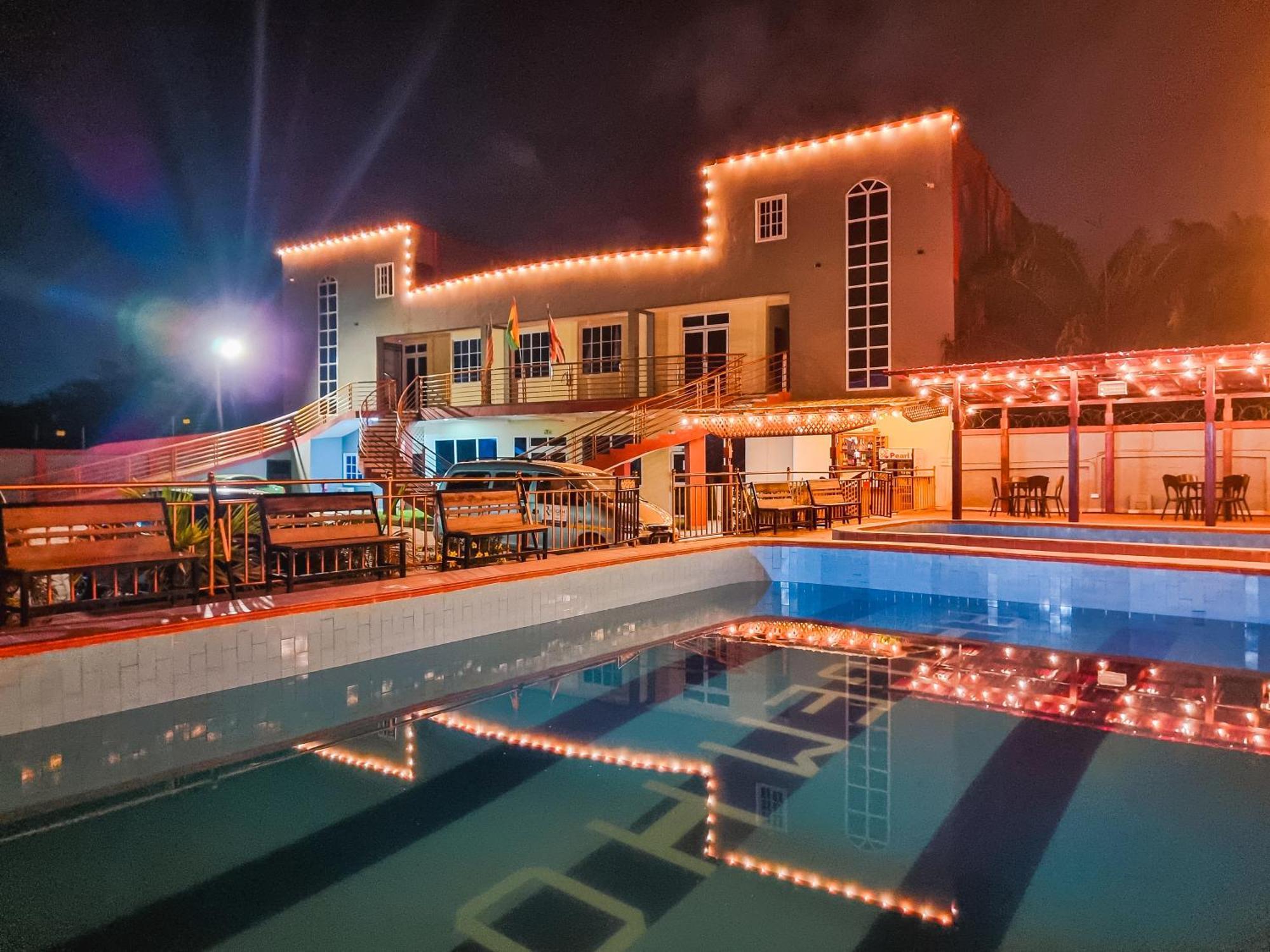RHOGEM Hotel Sekondi-Takoradi Buitenkant foto