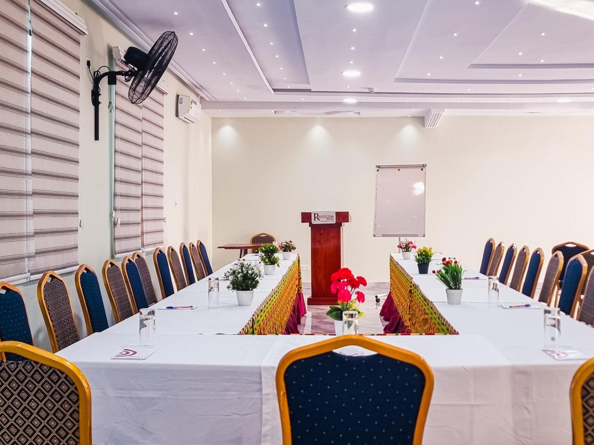 RHOGEM Hotel Sekondi-Takoradi Buitenkant foto