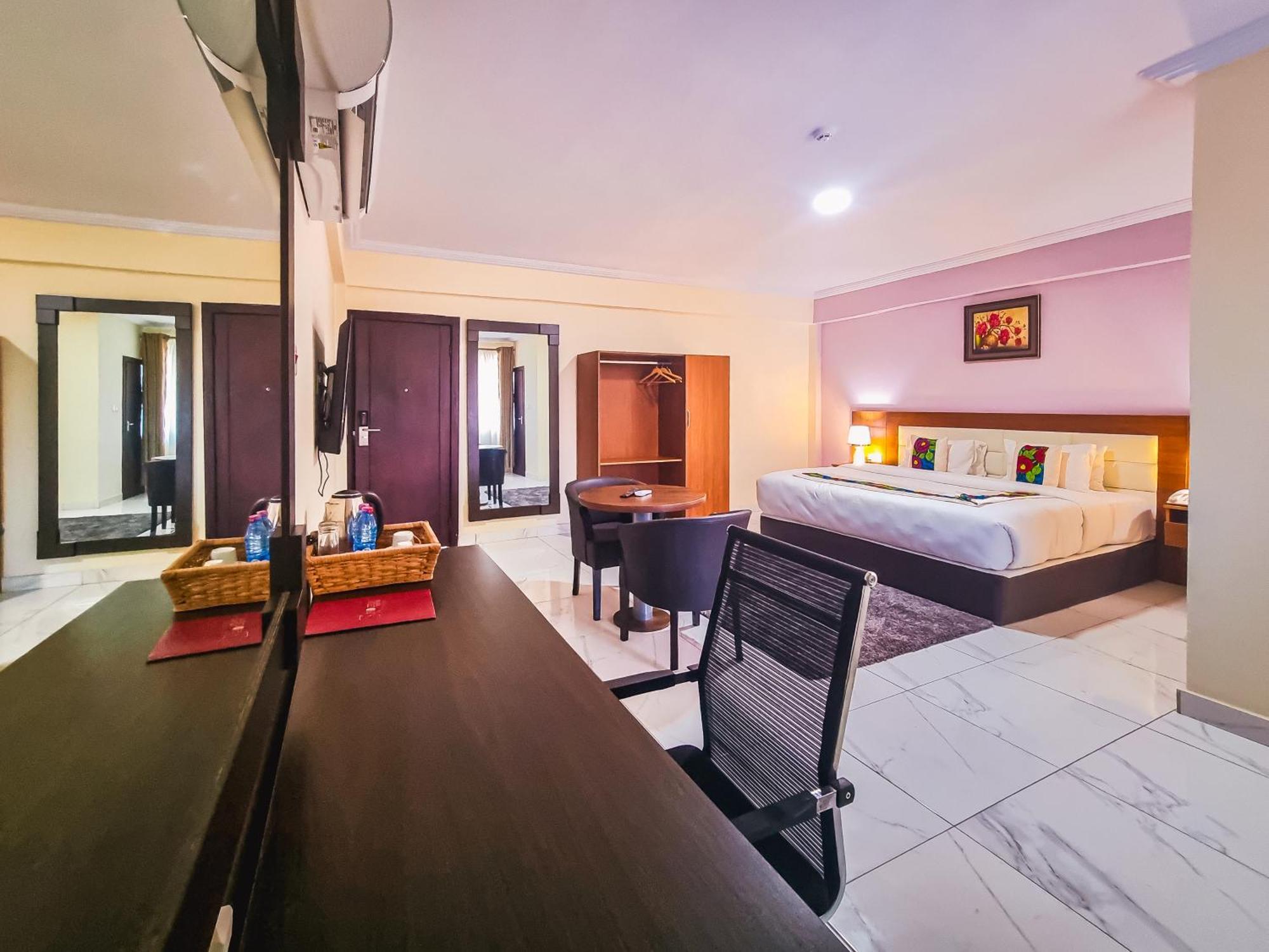 RHOGEM Hotel Sekondi-Takoradi Buitenkant foto