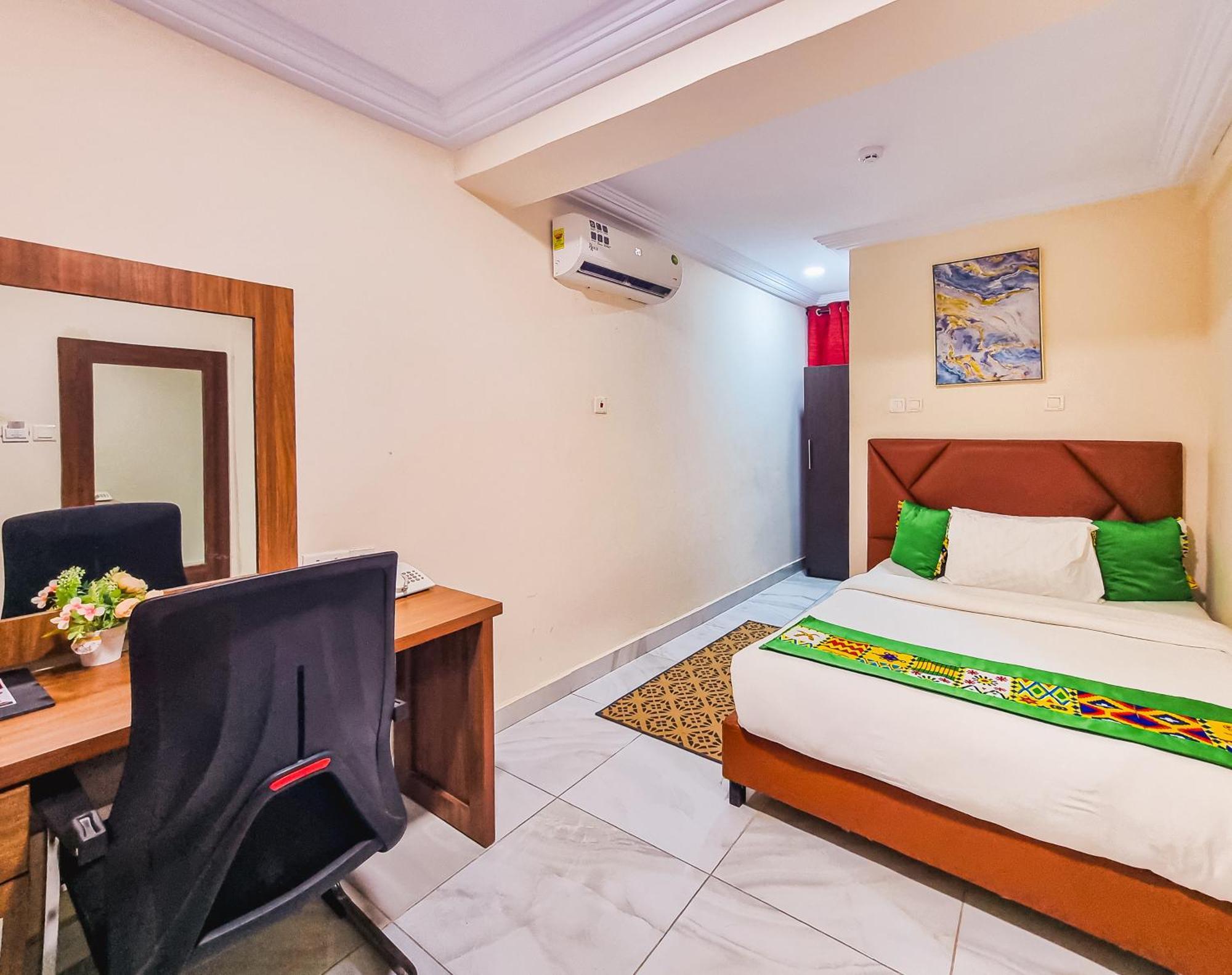 RHOGEM Hotel Sekondi-Takoradi Buitenkant foto
